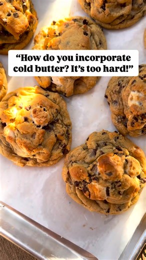 How do we incorporate cold butter if it’s so hard?🤔 Here’s a little lesson on how to use cold butter in your cookie dough for chunky cookies!🧈🍪 #yum #tips #tipsandtricks #baking #bakingtips #bakersofinstagram #homebaker #homebakery #bakery #smallbusiness #hacks #tricks #cookie #cookies #cookiedecorating #cookiebaking #bake #bakewithlove #chocolatechipcookies #chocolatechip #cookielover #business #businessowner #businesswoman #food #foodie #foodlover #cottagefood #bakinghacks101 #recipe | It's