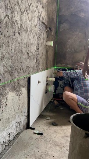 Leveling laser light, perfect tiles fitting #laser #laserlevel #shortsfeed