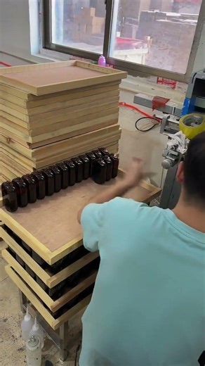 Glass bottle screen printing machine, cosmetic bottle screen printing machine玻璃瓶丝印机，曲面丝网印刷机，滚印机厂家直销