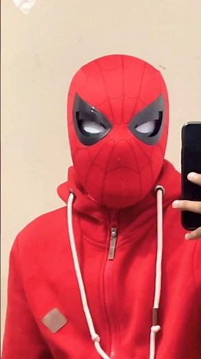 Spider-Man Mask with Jaw Motion Activated Blinking Eyelid / Unboxing