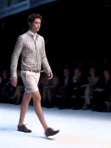 Francisco Lachowski: Dolce & Gabbana Spring 2010 Menswear Runway