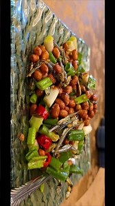 台灣最愛美食––丁香花生：1. 「丁香」的由來名稱中的「丁香」是指丁香魚（學名：日本銀帶鯡）。2. 「花生」的組合花生（又稱落花生、土豆）在台灣是常見的農產品，非常適合與鹹香的魚乾一同拌炒。