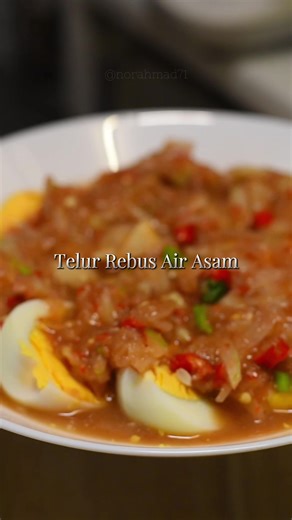 Menu sahur Telur Air Asam Bahan-bahan: 5 biji telur (rebus & belah dua) 1 biji bawang besar (hiris nipis) 1-2 biji cili merah (hiris) 3-5 biji cili padi (ikut tahap pedas) 1 biji tomato (potong kecil) 1 ketul belacan 1 sdb air asam jawa 1-2 sdb jus limau kasturi 1 sdk gula 1 sdb sos ikan Garam seckup rasa 1 sdk s.pati ayam #fypmalaysia #resepimudah #masakansimple