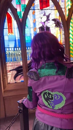 Mal Descendants - Evil Like Me 💜🐉 #mal #descendants #maleficent #disneydescendants #disneyland