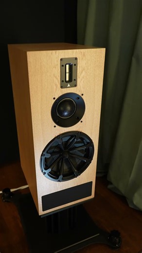 Kerr Acoustics K200 on Cyrus Audio #loudspeakers #highendaudio #hifi