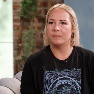 ''Mein Papa weiß nichts von mir.'' Moni sucht die Urlaubsliebe ihrer Mutter _1_2_ Julia Leischik sucht (TEIL 5) #julialeischik #BitteMeldeDich #sat1 #joyn #tvshow #deutsch #deutschland #germany | Bitte Melde Dich - Julia Leischik