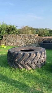 CHILD INITIATED CHALLENGE ❤️ This little one has been practicing balancing on this barrel for weeks. Once she mastered that skill she independently set herself a new goal to walk on it.... after much practice, determination and a whole lot of patience, she achieved that goal today! Resilience is so important for children, and allowing them to challenge themselves, giving them the time, trust and space they need is vital. The huge sense of achievement of being able to reach this self-initiated go