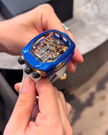 🏎️ Jacob & Co Bugatti Chiron Tourbillon – 16‑Cylinder Piston Engine Marvel 🏁 A hypercar’s soul captured in wristwear—intense engineering meets haute horlogerie. 🔹 16-Cylinder Piston Animation – breathtaking movement mirroring the Chiron’s heart 🔹 Flying Tourbillon – gravity-defying precision for extreme performance 🔹 Sapphire Case & Gemstone Accents – transparent luxury meets technical spectacle 🔹 Chronograph-Ready Power – engineered for collectors who live life at top speed 🔹 Limited Edi
