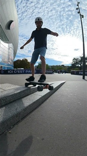 Too much speed for a 2-step gap. Floated in slow-mo! 🛹💥 ‪@OMWBoards‬ #electricskateboard