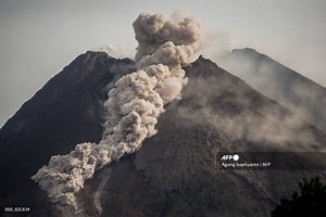 VIDEO. Entra en erupción el volcán Merapi, uno de los más activos del mundo