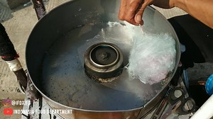 3.9M views · 10K reactions | Begini cara bikin gulali kapas yg hampir jarang di temui di indonesia, ternyata unik banget ! | Hobby Makan | Facebook
