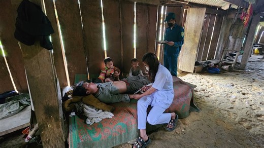 190K views · 2.9K reactions | 2 kind uncles and aunts came to help father and 3 children | Brunti Bivio | Facebook