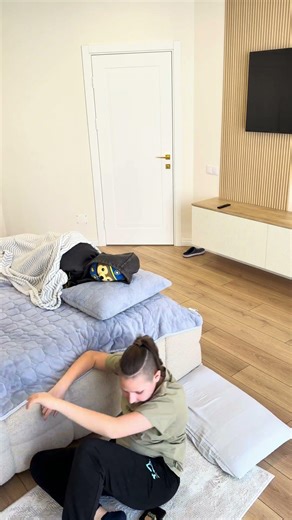 Genius prank! He used a dummy to trick us while he played on his phone. #creative #comedy