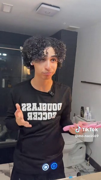 Curly Hair Brush Styling Tips from a Merchant