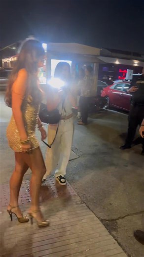 Cierra arriving at her Houston event and signing autographs with some of her fans 🚨 | Dose of Morning Chisme