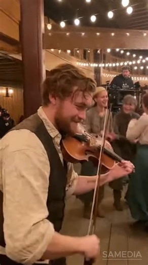studiobrakdown on Instagram: "Titanic BTS: Behind the Joyful Third-Class Dance Night 🎬🎻 #titenic #shorts #btd Step behind the camera and see how this energetic third-class celebration was actually filmed. The lively wooden hall set warm string lights se decorate kiya gaya hai, giving the entire space a festive glow. Actor violinist apna tune rehearse karte hue full energy me bow chalata dikhai deta hai, while dancers period clothing me background me spinning steps practice kar rahe hote hain. 