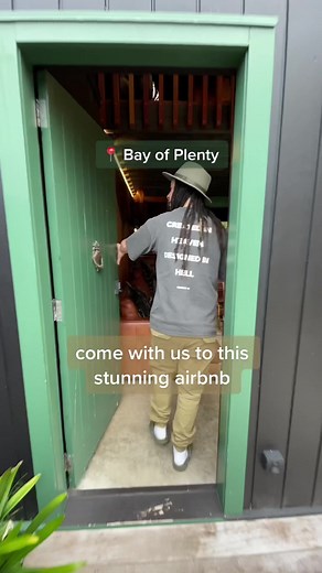 “The Barn” Airbnb 🐅 #nz #bayofplenty #airbnb #airbnbfinds #newzealand #getaway #travelnz #nztravel #purenz #amazingstays #interiordesign #waihibeach #gorgeousescapesnz
