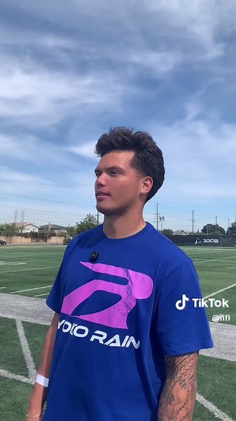 NFL (@nfl) - Dillon Gabriel: Quarterback Rising in Oregon Football