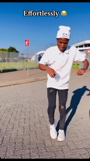 Effortlessly 😂😂 @highlight killing Limpopo boy’s dance moves in the street of Eastern Cape. Limpopo boy-bujwa Johnny Majaevane II Shandesh the vocalist #dancelikelimpopoboy #tagstagram #dancers #foryoupageシ #me #grow #successtips #successmindset original video. #johnnymajaevane #shandeshthevocalistmoment Richy B & Lejoy Podcast#LimpopoBoy #sa #trendingreelsvideo | Johnny Majaevane III