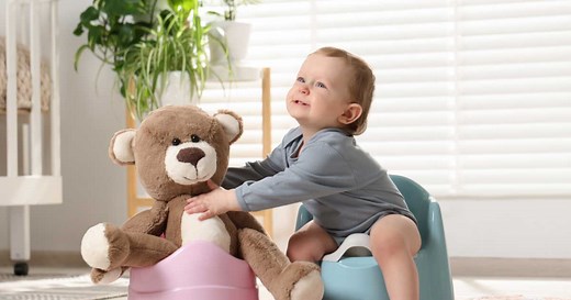 Vertes, jaunes, marron… Ce que signifie la couleur des selles de bébé