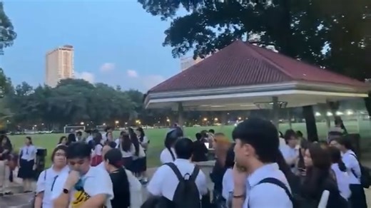 𝗪𝗔𝗧𝗖𝗛: The magnitude 5 earthquake which jolted Cabangan, Zambales at 5:32PM today was felt in Manila, causing students inside the UST campus to evacuate their buildings. 📽️ Carlo Jose H. Ruga/ The Varsitarian | Pampanga News Now