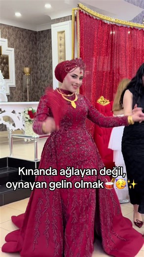 Exciting Henna Ceremony with a Dancing Bride