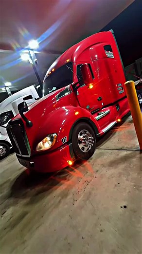 07 taking over the breakdown , team work will always make the dream work ✈️ fuimonos Texas bound 🗣️ #foryoupage #foryou #fyp #kenworth #peterbilt