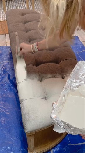 2.3K views | Details HERE I got this tufted ottoman from a girlfriend a few years ago I loved it, but it had stain | Tip Life | Facebook