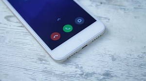 clip-1019057998-phone-call-incoming-on-mobile-table