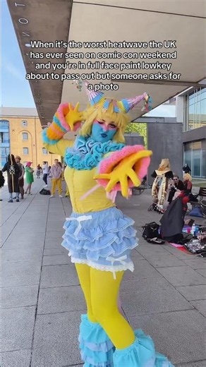 34 degree weather 😭 #yatta #comiccon #dandysworld #roblox #cosplay #mcmcomiccon #heatwave #memes