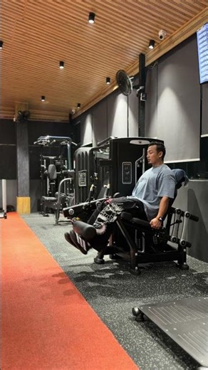 How to use Leg Extension Machine, read the caption. (VIVA FITNESS / TUNTURI)