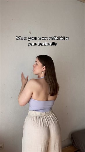 How to Style with a Hunchback: Clothing Tips for Concealing Back Rolls