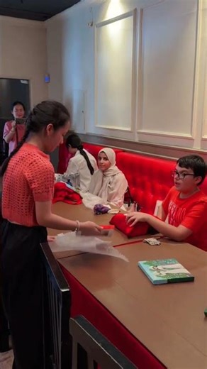 51Talk | Bảo Nhi (Amy) đã tặng quà gì cho các bạn quốc tế