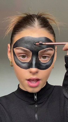 Catwoman Halloween Makeup Ideas: Easy Catwoman Look