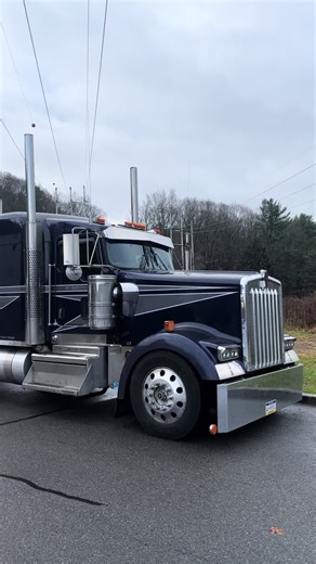 Kenworth W900 with a CAT 3406E engine with a 295 inch stretched frame and a lift bumper hauling and 53ft spread Mack Conestoga trailer with a lift axel ##717largecars##bigIronTransportLLC##onesexyrig##kenworthw900##fypppppppppppppppppppp