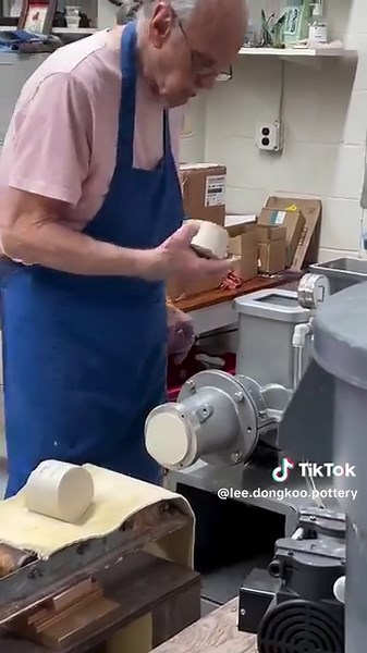 #finecraft #storytime #viral #ceramic #PotteryProcess