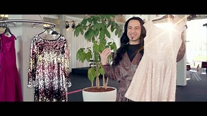 Wer von Euch hat das Finale von „Dein Song“ gesehen!? Herzlichen Glückwunsch, Sarah! Dein Song „Leise Worte werden laut“ ist wirklich spitze! Auch an alle anderen Kandidatinnen und Kandidaten der Sendung ein großes Lob für Eure Kreativität und Energie. Wer die Folge verpasst hat, kann sie sich natürlich in der Mediathek ansehen. Als Ausklang der Woche habe ich hier nochmal meinen Auftritt für Euch. Euer Bülent 🤘 Video: bsb-film/kika #deinsong2021 #deinsongfinale #zdf #kika #johannaklum #bürgerl