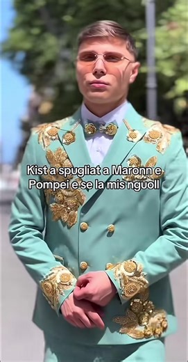 Napoli tra Barocco e Trash: 18 Anni di Stile