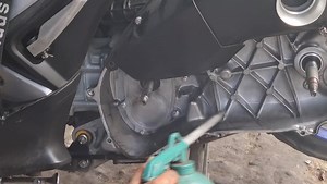 💡Is CVT CLEANING required❓️ Clean the system, as dirt may damage the components and affect driving comfort. Refer to your owner's manual to know when your scooter needs CVT maintenance. Some manufacturers recommend a service after every 8 thousand kilometers and replacement after up to 24 thousand kilometers.😃 | Quickfix R a c i n g