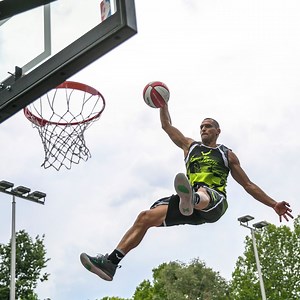 New record: Slam-dunking Barani flip basketball brilliace from Hungary's Face Team 🏀 | Guinness World Records