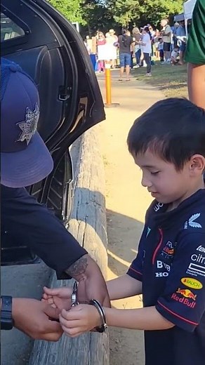 Police Demonstrates How To Use Handcuffs #NNO