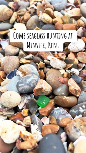 A short but sweet seaglass hunt in the cold. Found some lovely smooth pieces! #seaglass #seaglassing #seaglasshunter #seaglassaddict #seaglassjewelry