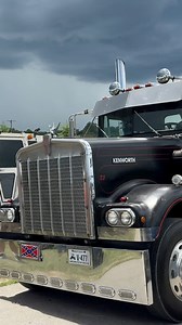Old school Kenworth driving by at the Paris Kentucky tractor show #kenworth #semitrucks #TruckerLife #truck #trucking #classic #truckers | Someplace or Another