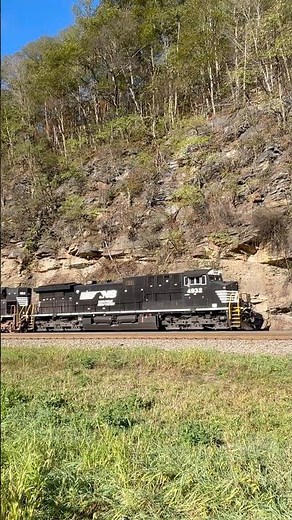 NS intermodal rounds Horseshoe Curve!
