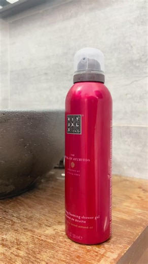 Découvrez la mousse de douche RITUALS pour une peau éclatante