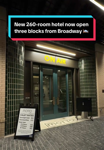 Motto by Hilton is now open in Nashville! Located just three blocks from Lower Broadway, Motto brings 260 new rooms to downtown Nashville’s hotel scene 🛌 Motto is perfect for those looking for a group getaway, offering up to six rooms that can be connected together in alternating King and Bunk rooms. Junie’s Drink Graze is also open inside Motto, serving up breakfast, coffee, and a full service menu all day🍴 📍 311 3rd Ave S #Nashville #615 #Hotel #Travel #BroadwayNashville