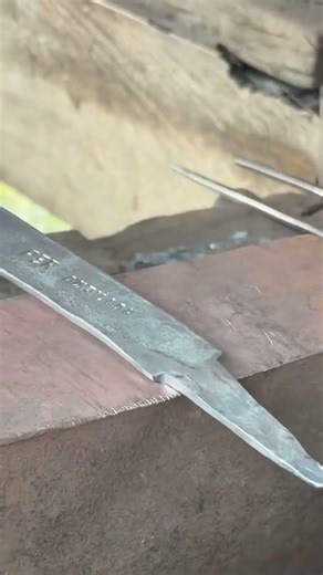 old style stamping on machetes #blacksmith #satisfying