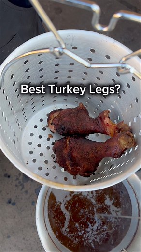 We made these smoke fried turkey legs in the bbq class yesterday, it was one of the best things that I've ever made! If you haven't tried this method, I highly recommend it, smoked the turkey legs to about 185°. Let them rest about 20 minutes and then give them a 5 second bath in the fryer! 🤤 #bbq #turkey #Thanksgiving | Beatdown BBQ