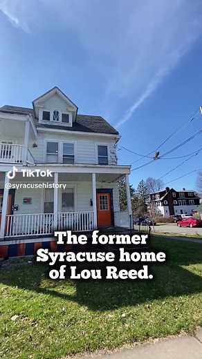 Lou Reed attended Syracuse University in the early 1960s, living on the second floor of this very home - 900 Ackerman Avenue. He graduated with honors in 1964 - a B.A. in English. While on campus, he hosted a jazz radio show on WAER and studied under mentor Delmore Schwartz. Biographer Anthony DeCurtis noted in a 2019 interview that “the origins of Reed’s career as a musician and lyricist can be found here,” during his time at Syracuse. #syracuse