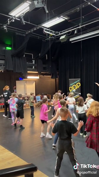 We LOVE a launch day, not only do we get to meet new PQA’ers but we get cake! 🤤 #pqa #performingartsschool #foryou #theatreschool #cake